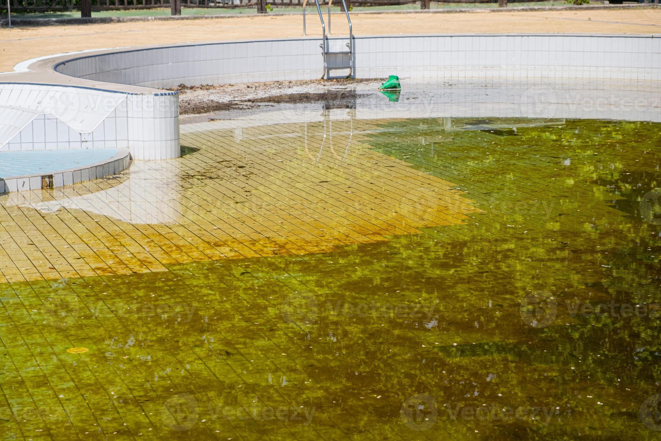 How Do You Know If Your Pool Is Contaminated?